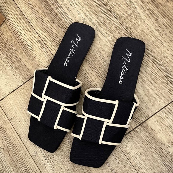 Matisse Shoes - Matisse Black Slide Mules with Cream Trim